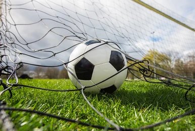 Sports Netting High-tensile sports nets for box cricket arenas – ideal for safe and enclosed play